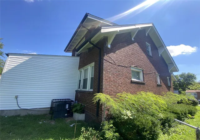 Photo 3 of Single family home for sale at 1105 Pennsylvania Ave, Saint Louis, MO 63130 | MLS# 25006824 | Listing updated on 2025-02-08