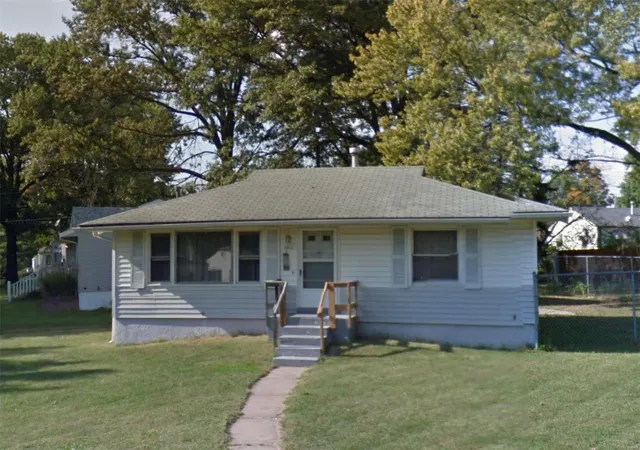 Photo 1 of Single family home for sale at 1901 Owen Dr, Saint Louis, MO 63133 | MLS# 25006839 | Listing updated on 2025-02-08