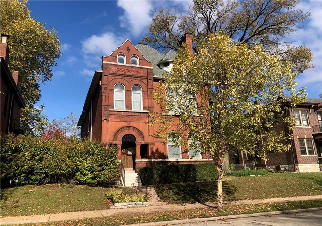 Photo 2 of Single family home for sale at 4149 Shenandoah Ave, Saint Louis, MO 63110 | MLS# 25006933 | Listing updated on 2025-03-19