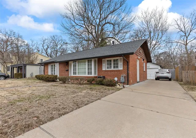 Photo 2 of Single family home for sale at 46 Magnolia Dr, Saint Louis, MO 63124 | MLS# 25006935 | Listing updated on 2025-03-18