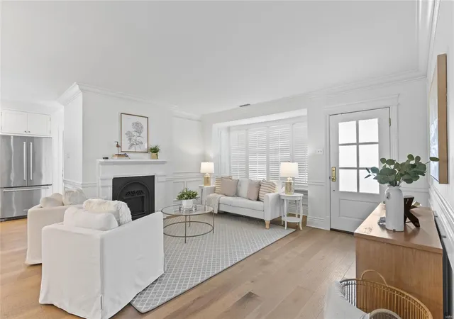 Photo 3 of Single family home for sale at 46 Magnolia Dr, Saint Louis, MO 63124 | MLS# 25006935 | Listing updated on 2025-03-18