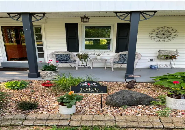 Photo 2 of Sale Pending at 10420 Clarendon Ave, Saint Louis, MO 63114 | MLS# 25006941 | Listing updated on 2025-03-05