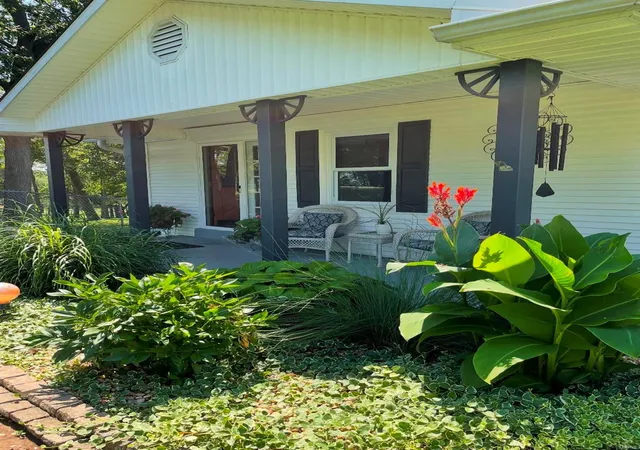 Photo 3 of Sale Pending at 10420 Clarendon Ave, Saint Louis, MO 63114 | MLS# 25006941 | Listing updated on 2025-03-05