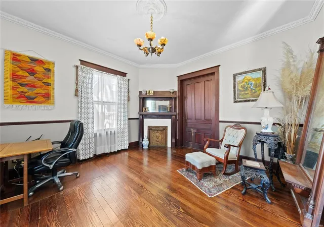 Photo 4 of Single family home for sale at 424 Mcdonough St, Saint Charles, MO 63301 | MLS# 25006966 | Listing updated on 2025-03-17