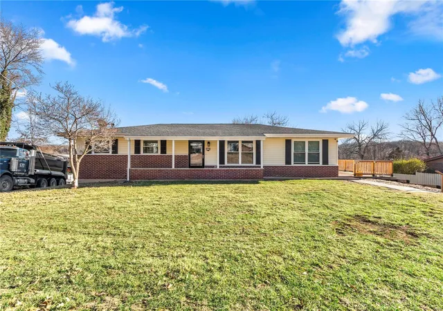Photo 3 of Single family home for sale at 1116 Nelda Dr, Imperial, MO 63052 | MLS# 25006967 | Listing updated on 2025-03-01