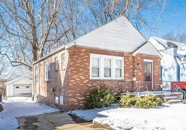 Photo 2 of Single family home for sale at 10071 Diamond Dr, Saint Louis, MO 63137 | MLS# 25006995 | Listing updated on 2025-03-05