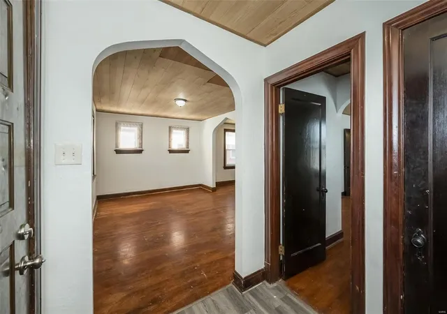 Photo 3 of Single family home for sale at 10071 Diamond Dr, Saint Louis, MO 63137 | MLS# 25006995 | Listing updated on 2025-03-05