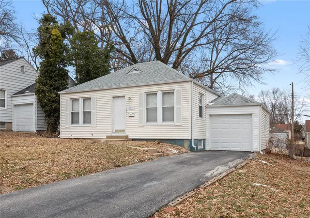 Photo 1 of Sale Pending at 7719 Horatio Dr, Saint Louis, MO 63121 | MLS# 25007001 | Listing updated on 2025-03-18