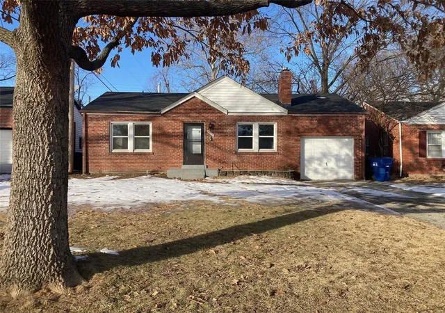 Photo 1 of Sale Pending at 1565 Westmont Pl, Saint Louis, MO 63130 | MLS# 25007065 | Listing updated on 2025-03-06