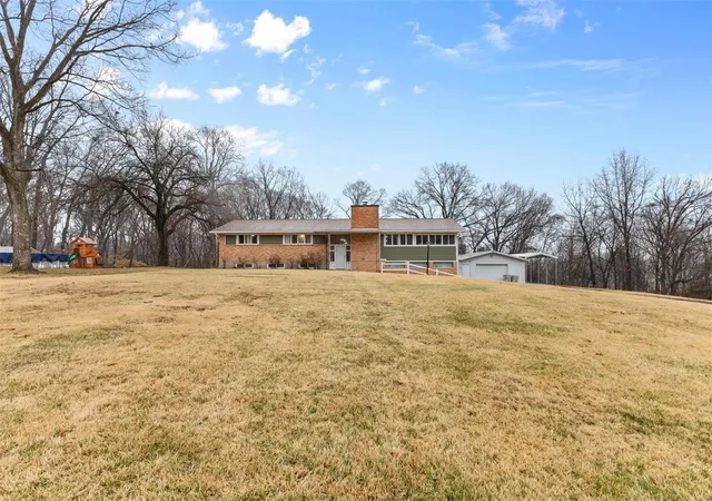 Photo 1 of Single family home for sale at 8718 Boverie Dr, Sainte Genevieve, MO 63670 | MLS# 25007067 | Listing updated on 2025-03-19