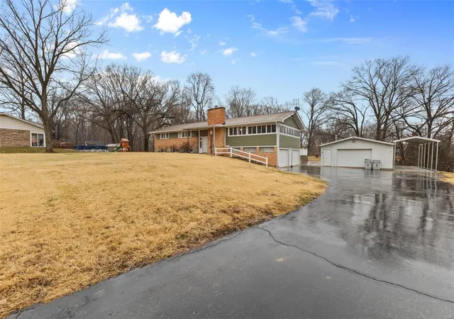 Photo 3 of Single family home for sale at 8718 Boverie Dr, Sainte Genevieve, MO 63670 | MLS# 25007067 | Listing updated on 2025-03-19