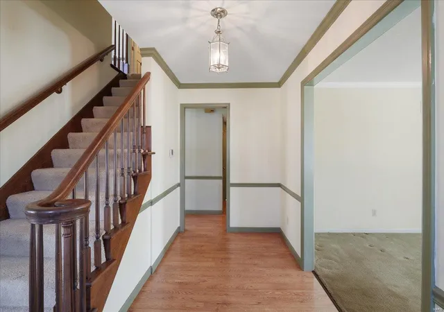 Photo 3 of Single family home for sale at 791 Haw Thicket Ln, Saint Louis, MO 63131 | MLS# 25007128 | Listing updated on 2025-03-09