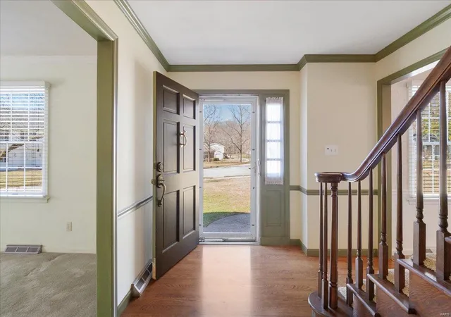 Photo 4 of Single family home for sale at 791 Haw Thicket Ln, Saint Louis, MO 63131 | MLS# 25007128 | Listing updated on 2025-03-09