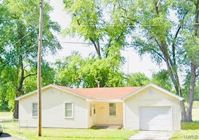 1st image of 17 Denovion, East Saint Louis, IL 62206 | MLS# 25007153