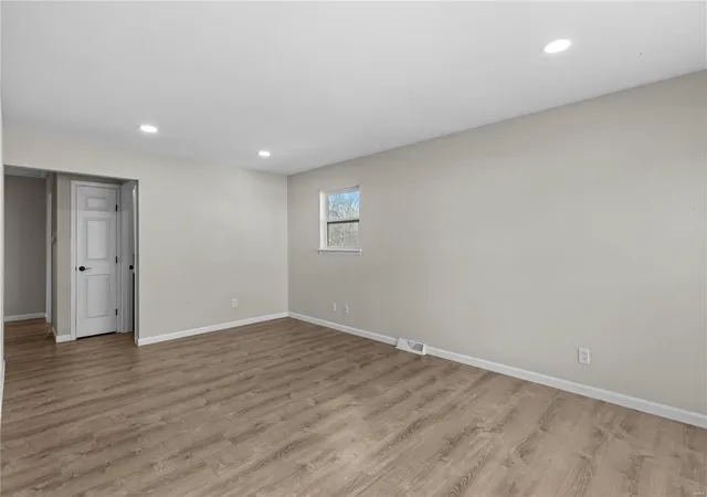 4th image of 9839 Jeffrey Dr, St. Louis, MO 63137 | MLS# 25007164