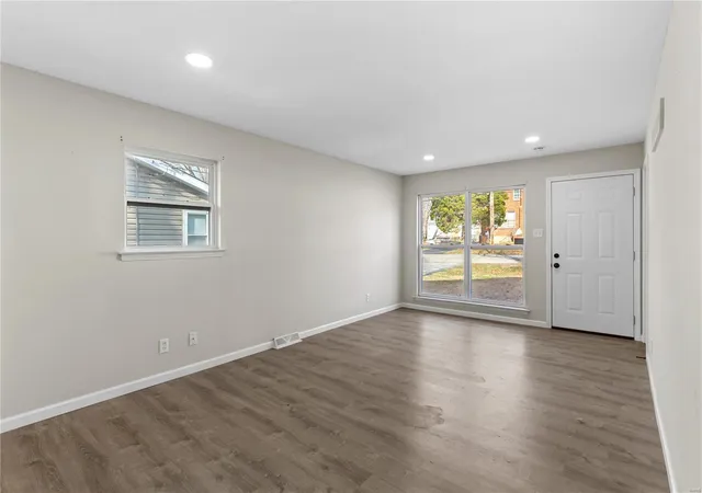 5th image of 9839 Jeffrey Dr, St. Louis, MO 63137 | MLS# 25007164