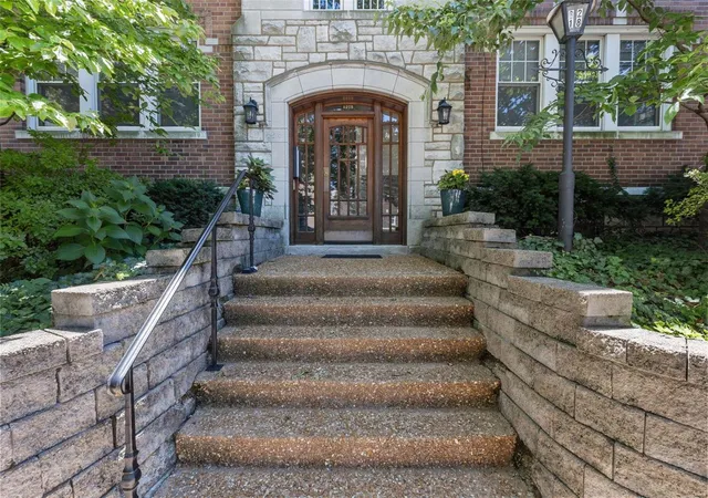 Photo 1 of Condo for sale at 6218 Southwood Ave #3E, Saint Louis, MO 63105 | MLS# 25007173 | Listing updated on 2025-03-13
