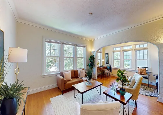 Photo 2 of Condo for sale at 6218 Southwood Ave #3E, Saint Louis, MO 63105 | MLS# 25007173 | Listing updated on 2025-03-13
