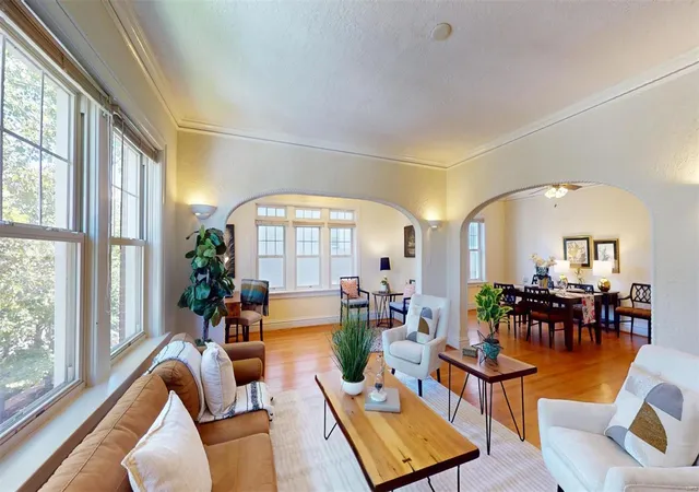 Photo 3 of Condo for sale at 6218 Southwood Ave #3E, Saint Louis, MO 63105 | MLS# 25007173 | Listing updated on 2025-03-13