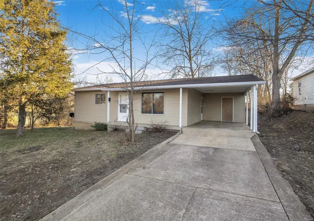Photo 2 of Sale Pending at 115 East Marvin, Fredericktown, MO 63645 | MLS# 25007188 | Listing updated on 2025-03-05