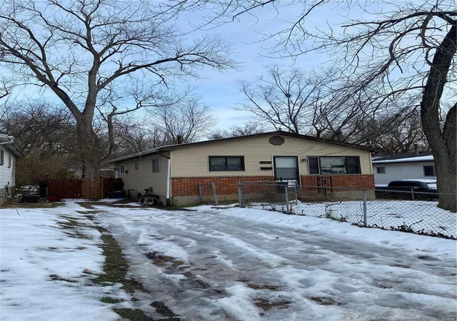 Photo 1 of Sale Pending at 10352 Baron Dr, Saint Louis, MO 63136 | MLS# 25007238 | Listing updated on 2025-03-18