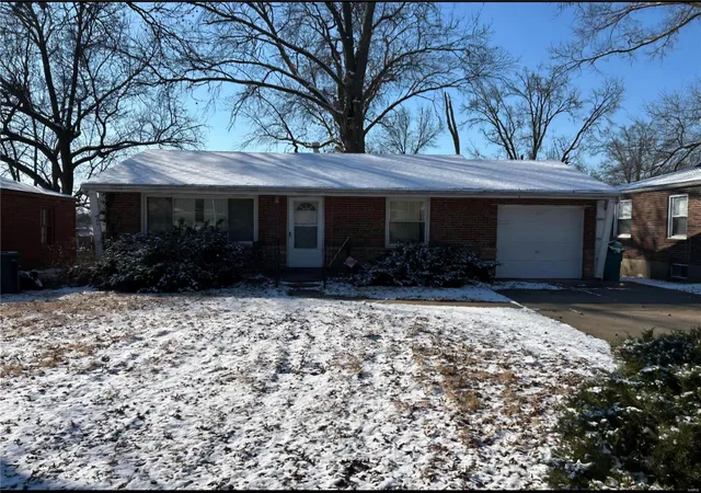 Homes for sale in Saint Louis, MO | 1114 Troy Dr, Saint Louis, MO 63137 | MLS# 25007270