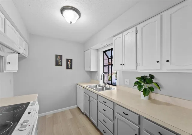 Photo 4 of Townhouse for sale at 68 Cedar Grv Ct, Saint Charles, MO 63304 | MLS# 25007271 | Listing updated on 2025-03-09