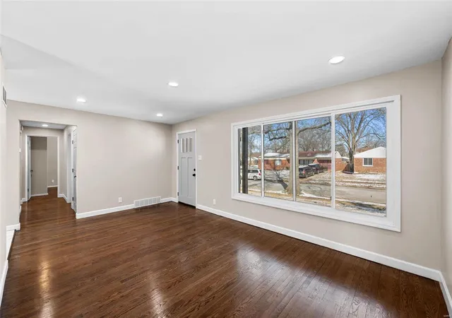 Photo 4 of Single family home for sale at 8646 Spoon Dr, Saint Louis, MO 63132 | MLS# 25007308 | Listing updated on 2025-03-08