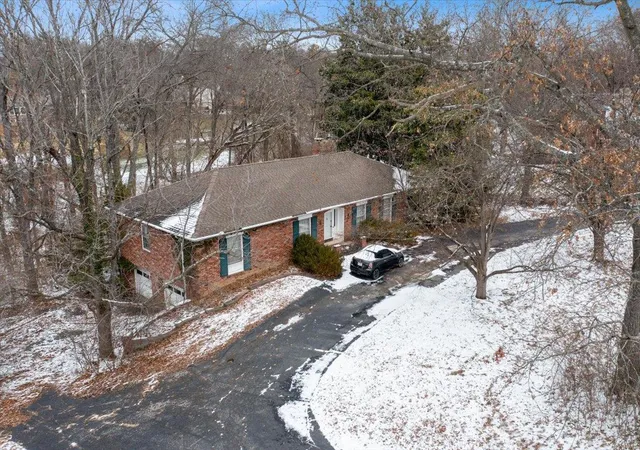 Photo 1 of Single family home for sale at 12921 Topping Ests Dr, Saint Louis, MO 63131 | MLS# 25007329 | Listing updated on 2025-02-17
