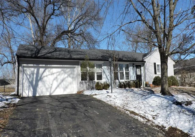 Photo 1 of Single family home for sale at 10127 Fieldcrest Ln, Saint Louis, MO 63124 | MLS# 25007412 | Listing updated on 2025-03-18