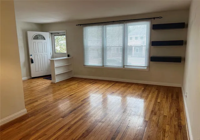 Photo 1 of Single family home for sale at 10127 Fieldcrest Ln, Saint Louis, MO 63124 | MLS# 25007412 | Listing updated on 2025-03-18
