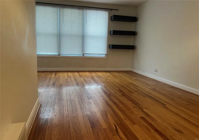 Photo 2 of Single family home for sale at 10127 Fieldcrest Ln, Saint Louis, MO 63124 | MLS# 25007412 | Listing updated on 2025-03-18