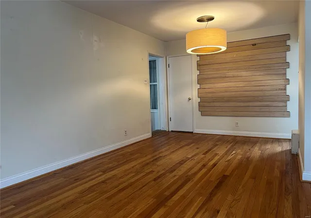 Photo 3 of Single family home for sale at 10127 Fieldcrest Ln, Saint Louis, MO 63124 | MLS# 25007412 | Listing updated on 2025-03-18