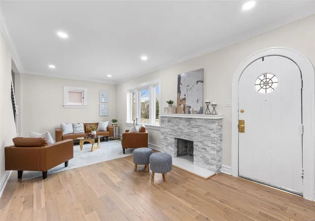 Photo 4 of Sale Pending at 6333 Pernod Ave, Saint Louis, MO 63139 | MLS# 25007427 | Listing updated on 2025-03-12