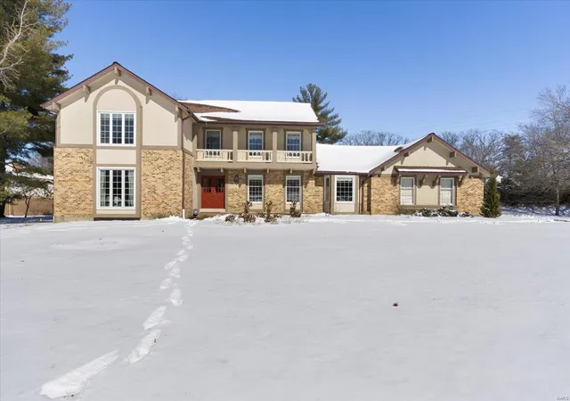 Photo 1 of Single family home for sale at 155 Forest Clb Dr, Chesterfield, MO 63005 | MLS# 25007433 | Listing updated on 2025-02-21
