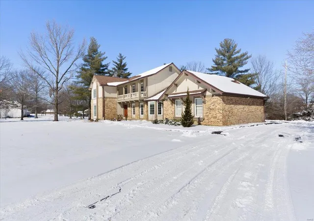 Photo 1 of Single family home for sale at 155 Forest Clb Dr, Chesterfield, MO 63005 | MLS# 25007433 | Listing updated on 2025-02-21