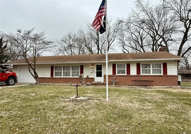 Photo 1 of Single family home for sale at 101 N Fourth Street, New Florence, MO 63363 | MLS# 25007445 | Listing updated on 2025-02-11