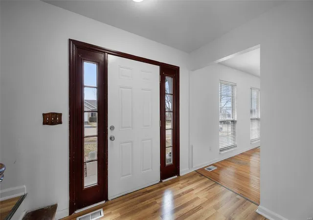 Photo 4 of Single family home for sale at 12833 Polo Parc Dr, Saint Louis, MO 63146 | MLS# 25007481 | Listing updated on 2025-02-27