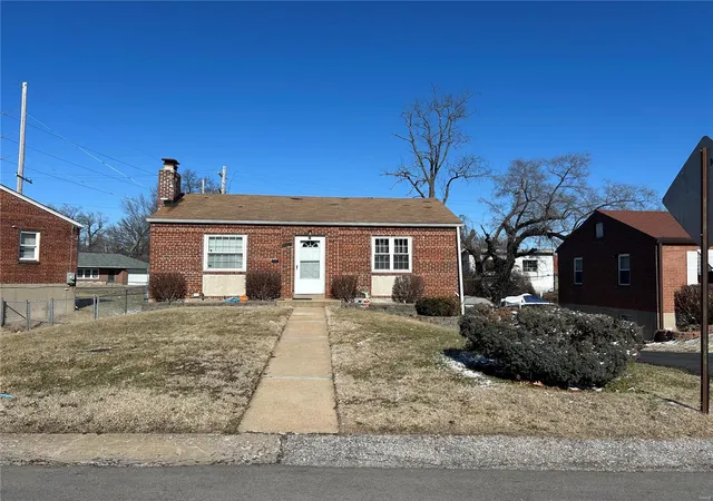 Photo 1 of Single family home for sale at 2051 Park Ln, Saint Louis, MO 63136 | MLS# 25007518 | Listing updated on 2025-03-12