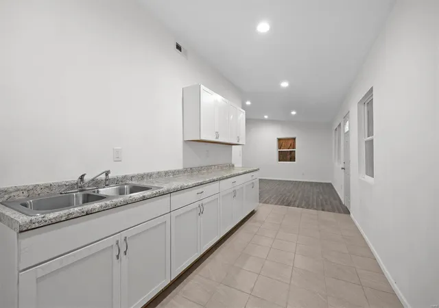 Photo 3 of Single family home for sale at 1135 Saint Stephens Dr, East Saint Louis, IL 62206 | MLS# 25007524 | Listing updated on 2025-03-13