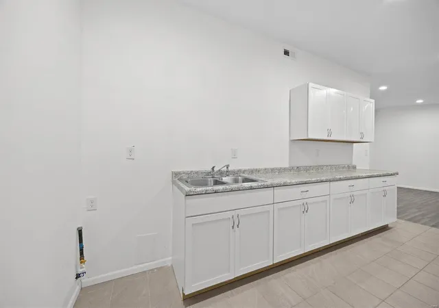 Photo 4 of Single family home for sale at 1135 Saint Stephens Dr, East Saint Louis, IL 62206 | MLS# 25007524 | Listing updated on 2025-03-13