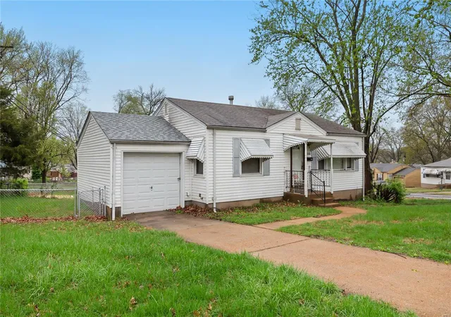 Photo 1 of Single family home for sale at 10188 Newbold Dr, Saint Louis, MO 63137 | MLS# 25007527 | Listing updated on 2025-04-06