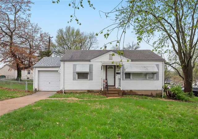 Photo 2 of Single family home for sale at 10188 Newbold Dr, Saint Louis, MO 63137 | MLS# 25007527 | Listing updated on 2025-04-06