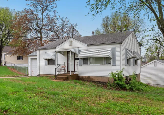 Photo 3 of Single family home for sale at 10188 Newbold Dr, Saint Louis, MO 63137 | MLS# 25007527 | Listing updated on 2025-04-06