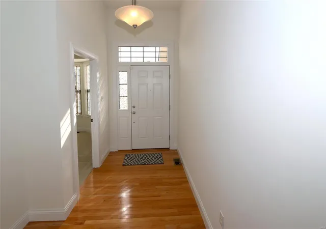 Photo 3 of Single family home for sale at 12525 New Woodland Ct, Saint Louis, MO 63146 | MLS# 25007569 | Listing updated on 2025-02-13