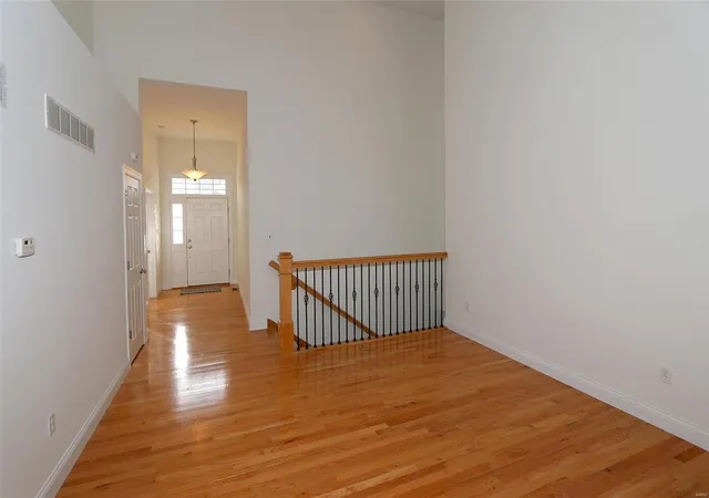 Photo 4 of Single family home for sale at 12525 New Woodland Ct, Saint Louis, MO 63146 | MLS# 25007569 | Listing updated on 2025-02-13