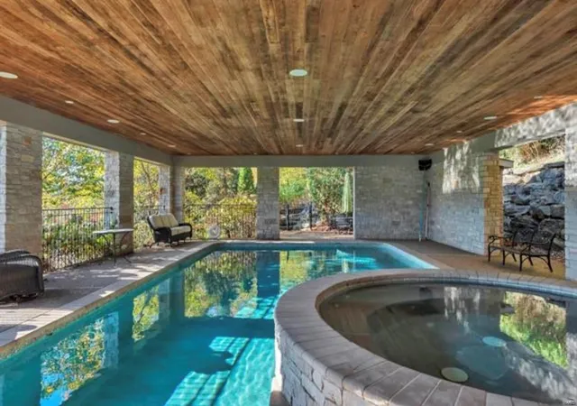 Photo 3 of Mansion for sale at 13041 Tapawingo Pl, Saint Louis, MO 63127 | MLS# 25007577 | Listing updated on 2025-02-27