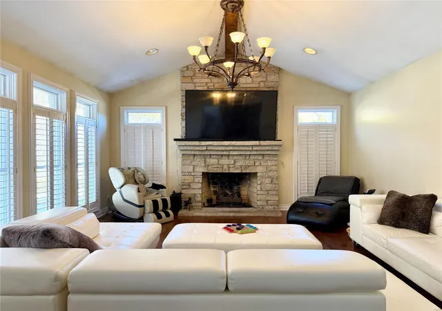 Photo 4 of Single family home for sale at 13041 Tapawingo Pl, Saint Louis, MO 63127 | MLS# 25007577 | Listing updated on 2025-02-27