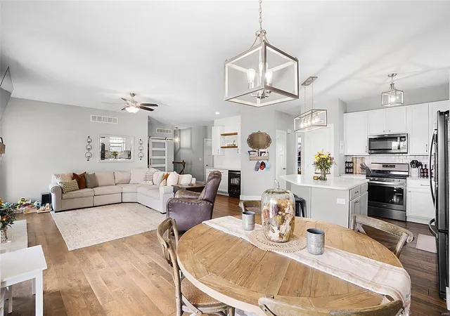 Photo 3 of Single family home for sale at 63 Fiddler'S Close Ct #63 STB, Washington, MO 63090 | MLS# 25007642 | Listing updated on 2025-02-12