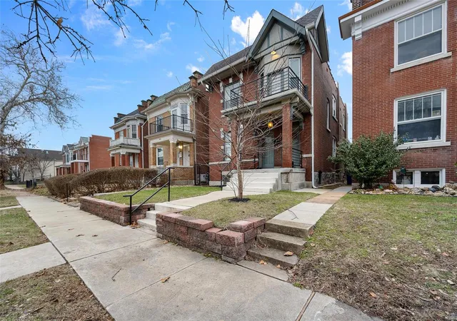 Photo 2 of Single family home for sale at 5818 Westminster Pl, Saint Louis, MO 63112 | MLS# 25007659 | Listing updated on 2025-03-09